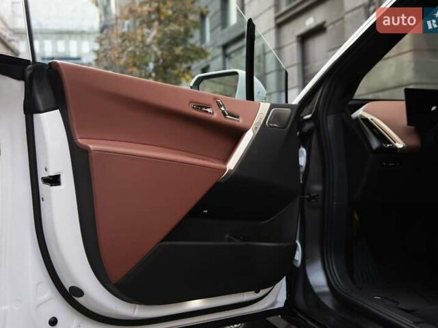 Белый БМВ iX, объемом двигателя 0 л и пробегом 22 тыс. км за 69400 $, фото 15 на Automoto.ua