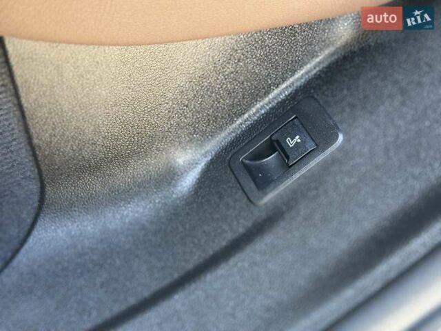 Белый БМВ iX, объемом двигателя 0 л и пробегом 42 тыс. км за 47300 $, фото 7 на Automoto.ua