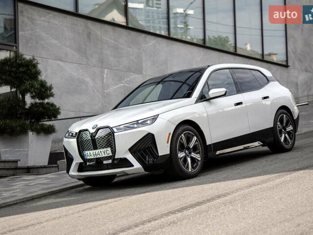 Белый БМВ iX, объемом двигателя 0 л и пробегом 22 тыс. км за 69400 $, фото 51 на Automoto.ua