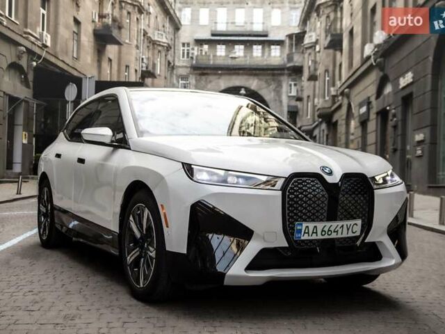 Белый БМВ iX, объемом двигателя 0 л и пробегом 22 тыс. км за 69400 $, фото 8 на Automoto.ua