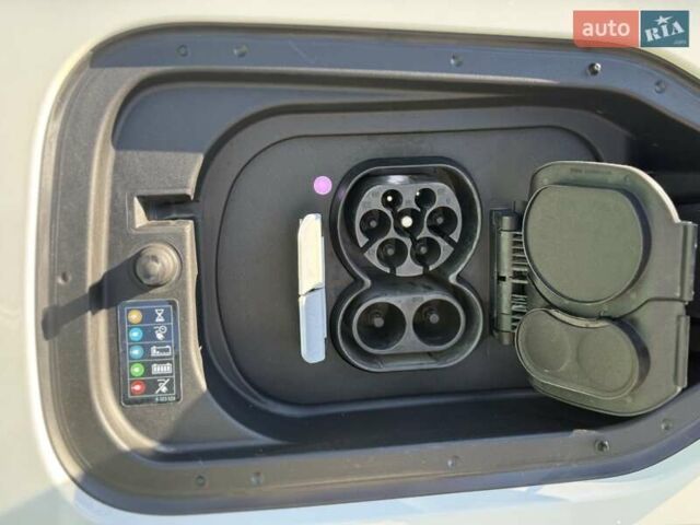 Белый БМВ iX, объемом двигателя 0 л и пробегом 42 тыс. км за 47300 $, фото 32 на Automoto.ua