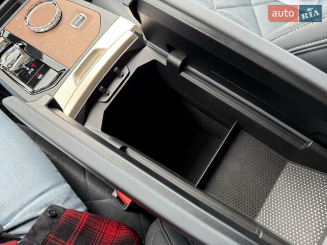 Белый БМВ iX, объемом двигателя 0 л и пробегом 34 тыс. км за 67400 $, фото 23 на Automoto.ua