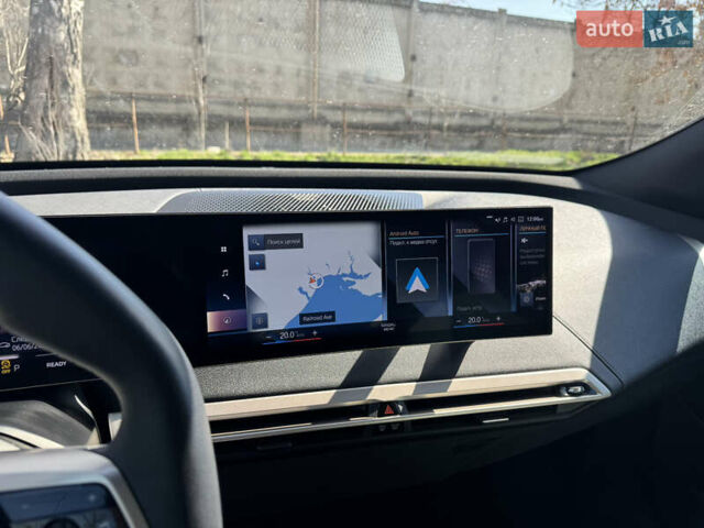 Белый БМВ iX, объемом двигателя 0 л и пробегом 35 тыс. км за 56500 $, фото 23 на Automoto.ua