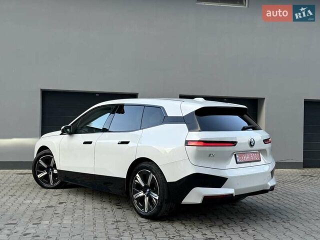 Белый БМВ iX, объемом двигателя 0 л и пробегом 69 тыс. км за 58300 $, фото 10 на Automoto.ua