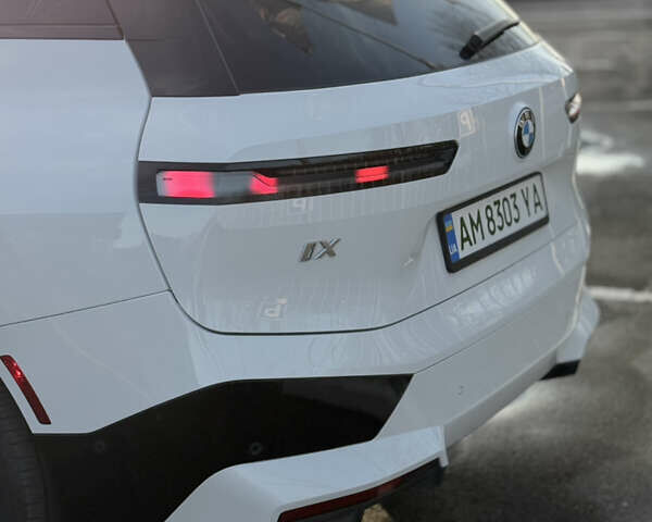 Белый БМВ iX, объемом двигателя 0 л и пробегом 55 тыс. км за 47000 $, фото 12 на Automoto.ua