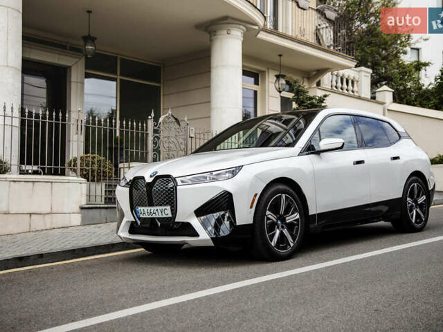 Белый БМВ iX, объемом двигателя 0 л и пробегом 22 тыс. км за 69400 $, фото 53 на Automoto.ua