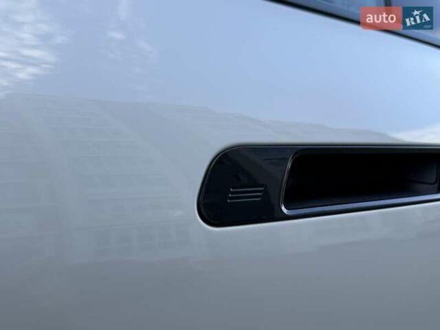 Белый БМВ iX, объемом двигателя 0 л и пробегом 69 тыс. км за 58300 $, фото 21 на Automoto.ua