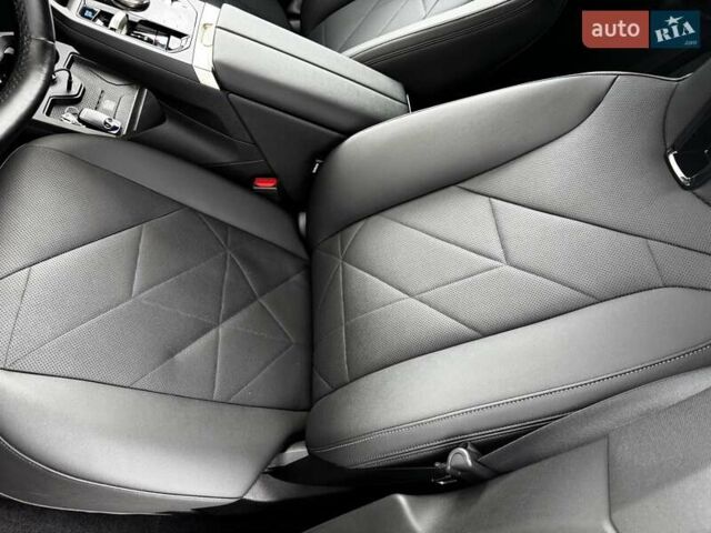 Белый БМВ iX, объемом двигателя 0 л и пробегом 56 тыс. км за 47999 $, фото 18 на Automoto.ua