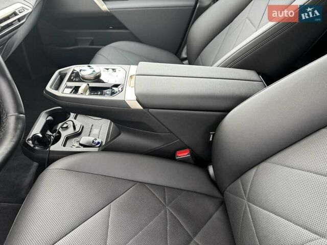 Белый БМВ iX, объемом двигателя 0 л и пробегом 56 тыс. км за 47999 $, фото 19 на Automoto.ua