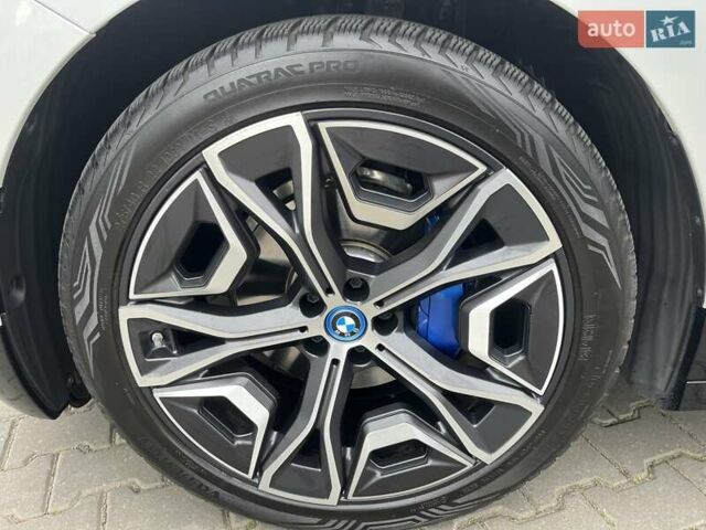 Белый БМВ iX, объемом двигателя 0 л и пробегом 40 тыс. км за 48500 $, фото 12 на Automoto.ua