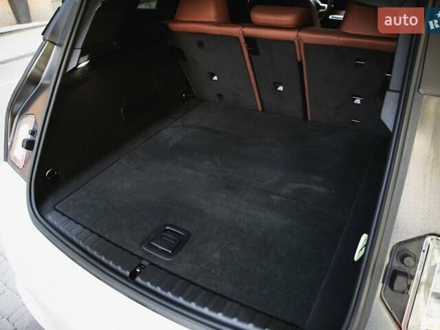 Белый БМВ iX, объемом двигателя 0 л и пробегом 22 тыс. км за 69400 $, фото 46 на Automoto.ua