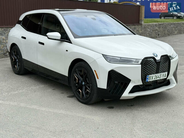 Белый БМВ iX, объемом двигателя 0 л и пробегом 34 тыс. км за 67400 $, фото 3 на Automoto.ua