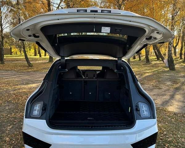 Белый БМВ iX, объемом двигателя 0 л и пробегом 22 тыс. км за 50100 $, фото 6 на Automoto.ua