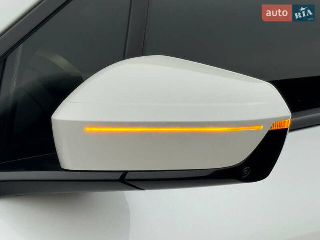 Білий БМВ iX, об'ємом двигуна 0 л та пробігом 32 тис. км за 48700 $, фото 29 на Automoto.ua