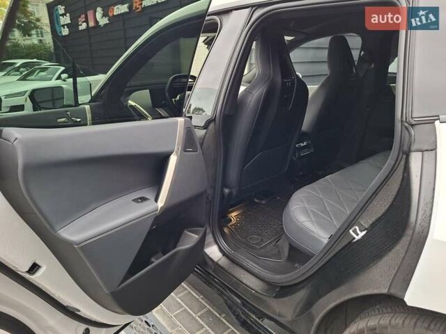 Белый БМВ iX, объемом двигателя 0 л и пробегом 8 тыс. км за 63900 $, фото 16 на Automoto.ua