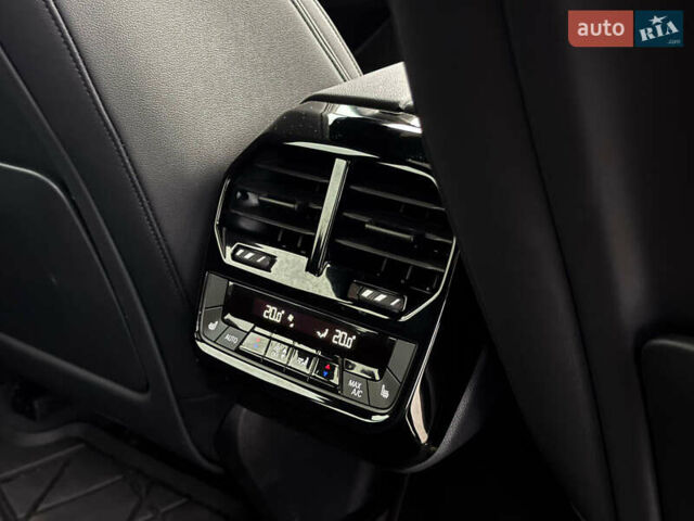 Білий БМВ iX, об'ємом двигуна 0 л та пробігом 32 тис. км за 48700 $, фото 26 на Automoto.ua