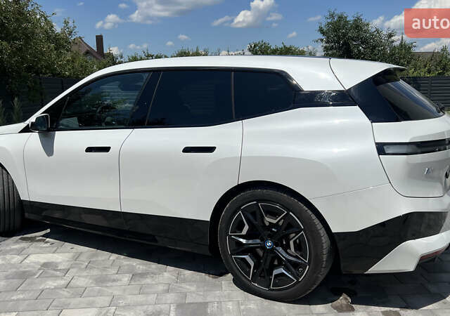 Білий БМВ iX, об'ємом двигуна 0 л та пробігом 12 тис. км за 82500 $, фото 1 на Automoto.ua