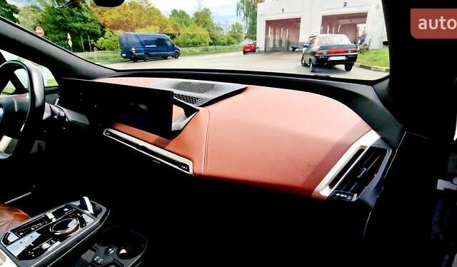 Белый БМВ iX, объемом двигателя 0 л и пробегом 55 тыс. км за 59999 $, фото 79 на Automoto.ua