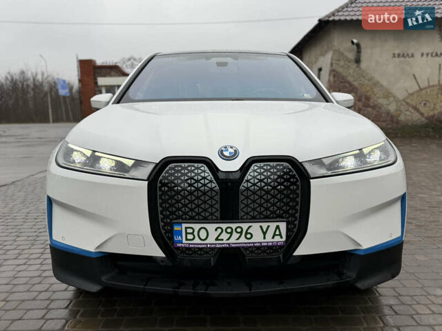 Белый БМВ iX, объемом двигателя 0 л и пробегом 10 тыс. км за 63000 $, фото 2 на Automoto.ua