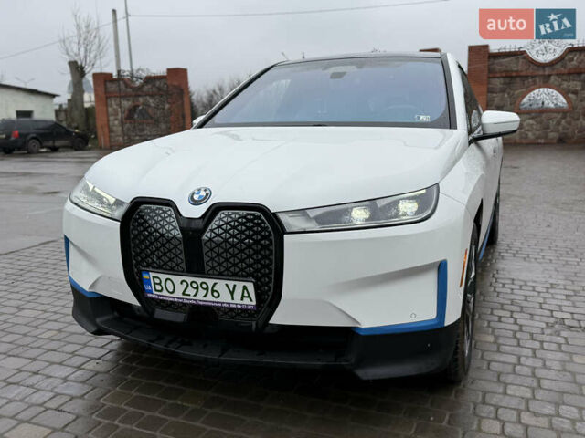 Белый БМВ iX, объемом двигателя 0 л и пробегом 10 тыс. км за 63000 $, фото 1 на Automoto.ua