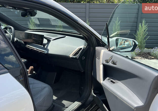 Білий БМВ iX, об'ємом двигуна 0 л та пробігом 12 тис. км за 82500 $, фото 26 на Automoto.ua