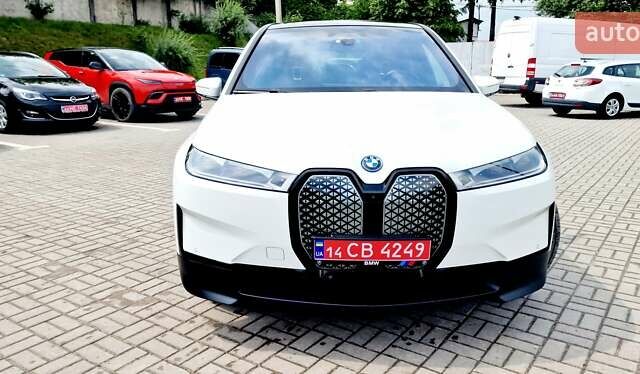 Белый БМВ iX, объемом двигателя 0 л и пробегом 55 тыс. км за 59999 $, фото 114 на Automoto.ua