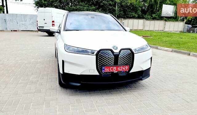 Белый БМВ iX, объемом двигателя 0 л и пробегом 55 тыс. км за 59999 $, фото 8 на Automoto.ua