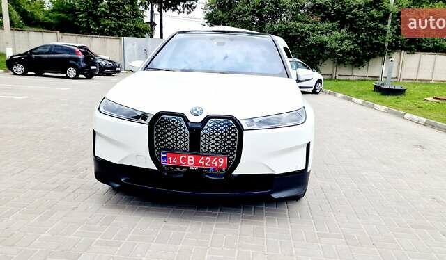 Белый БМВ iX, объемом двигателя 0 л и пробегом 55 тыс. км за 59999 $, фото 6 на Automoto.ua