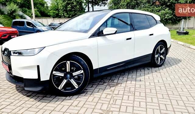 Белый БМВ iX, объемом двигателя 0 л и пробегом 55 тыс. км за 59999 $, фото 108 на Automoto.ua