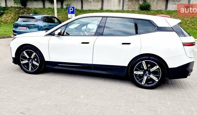 Белый БМВ iX, объемом двигателя 0 л и пробегом 55 тыс. км за 59999 $, фото 37 на Automoto.ua