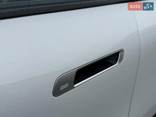 Белый БМВ iX, объемом двигателя 0 л и пробегом 10 тыс. км за 63000 $, фото 13 на Automoto.ua