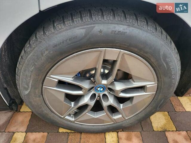 Белый БМВ iX, объемом двигателя 0 л и пробегом 11 тыс. км за 70500 $, фото 17 на Automoto.ua