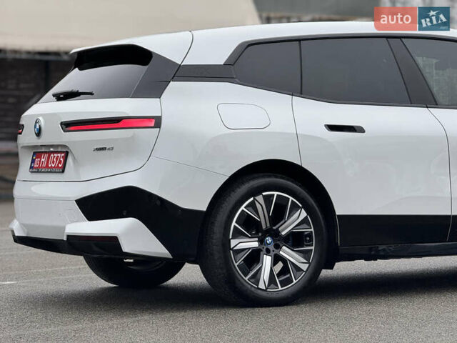 Белый БМВ iX, объемом двигателя 0 л и пробегом 32 тыс. км за 48900 $, фото 6 на Automoto.ua