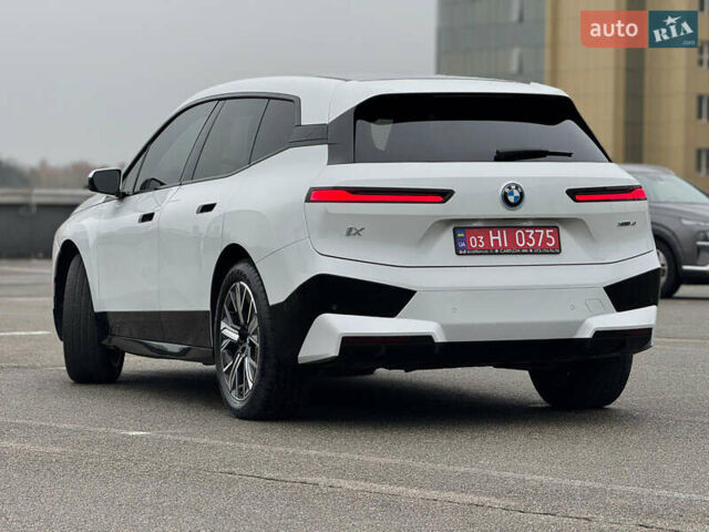 Білий БМВ iX, об'ємом двигуна 0 л та пробігом 32 тис. км за 48700 $, фото 8 на Automoto.ua