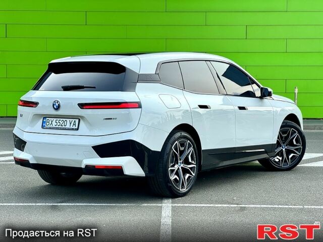 Білий БМВ iX, об'ємом двигуна 0 л та пробігом 18 тис. км за 51900 $, фото 1 на Automoto.ua