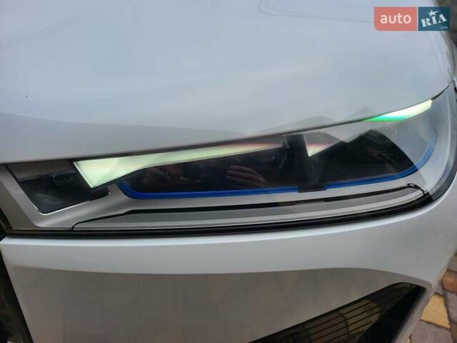 Белый БМВ iX, объемом двигателя 0 л и пробегом 11 тыс. км за 70500 $, фото 2 на Automoto.ua