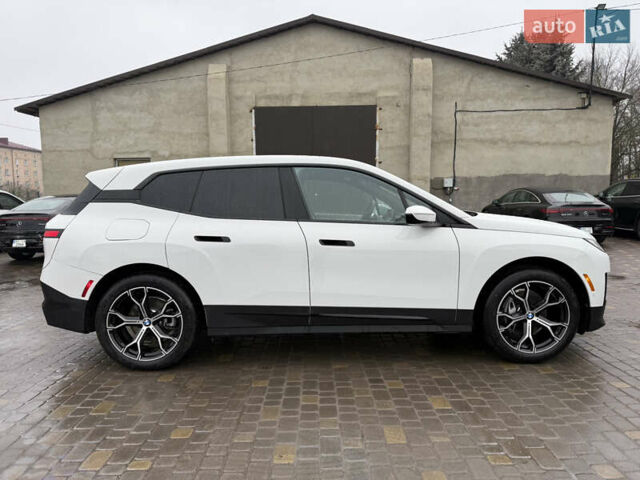Белый БМВ iX, объемом двигателя 0 л и пробегом 5 тыс. км за 63000 $, фото 4 на Automoto.ua
