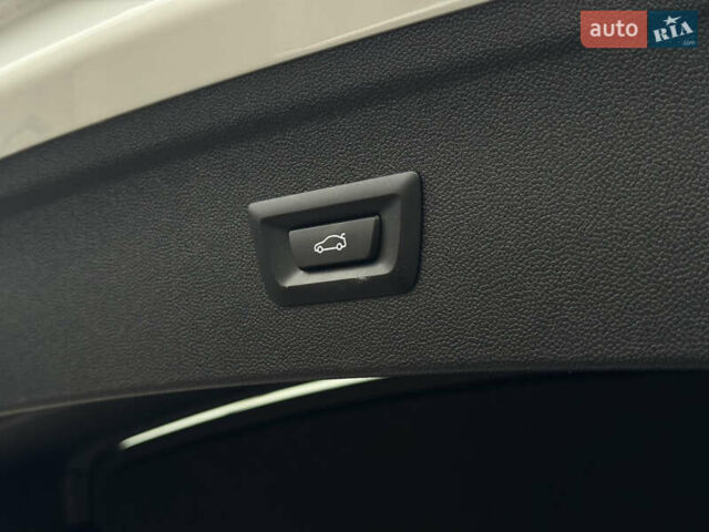 Белый БМВ iX, объемом двигателя 0 л и пробегом 32 тыс. км за 48900 $, фото 45 на Automoto.ua