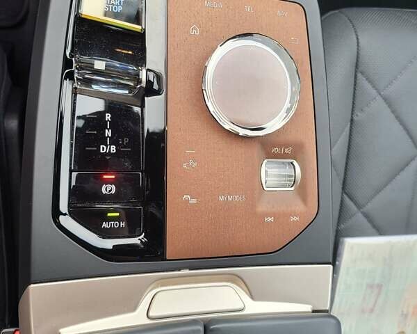 Белый БМВ iX, объемом двигателя 0 л и пробегом 11 тыс. км за 70500 $, фото 9 на Automoto.ua
