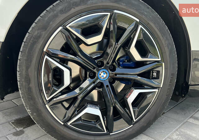 Білий БМВ iX, об'ємом двигуна 0 л та пробігом 12 тис. км за 82500 $, фото 8 на Automoto.ua