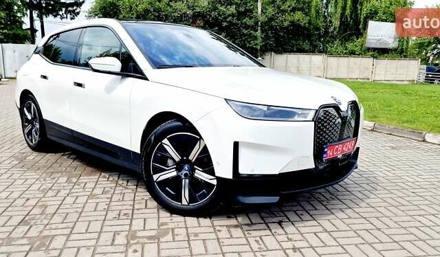 Белый БМВ iX, объемом двигателя 0 л и пробегом 55 тыс. км за 59999 $, фото 117 на Automoto.ua