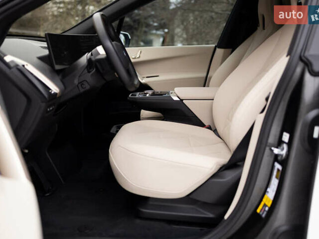 Білий БМВ iX, об'ємом двигуна 0 л та пробігом 3 тис. км за 61000 $, фото 30 на Automoto.ua