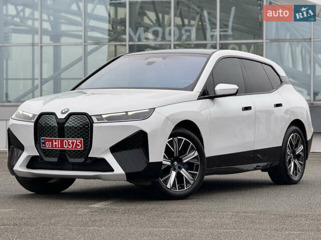 Белый БМВ iX, объемом двигателя 0 л и пробегом 32 тыс. км за 48900 $, фото 17 на Automoto.ua