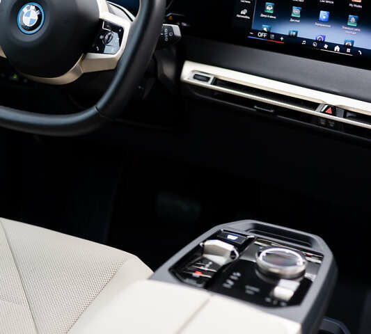 Білий БМВ iX, об'ємом двигуна 0 л та пробігом 3 тис. км за 61000 $, фото 22 на Automoto.ua