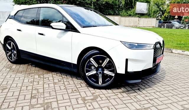 Белый БМВ iX, объемом двигателя 0 л и пробегом 55 тыс. км за 59999 $, фото 118 на Automoto.ua