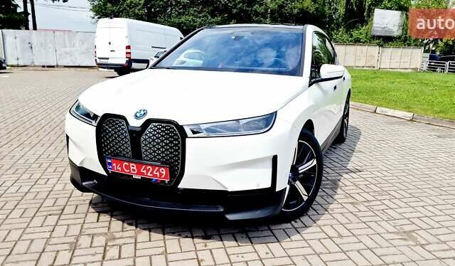 Белый БМВ iX, объемом двигателя 0 л и пробегом 55 тыс. км за 59999 $, фото 112 на Automoto.ua