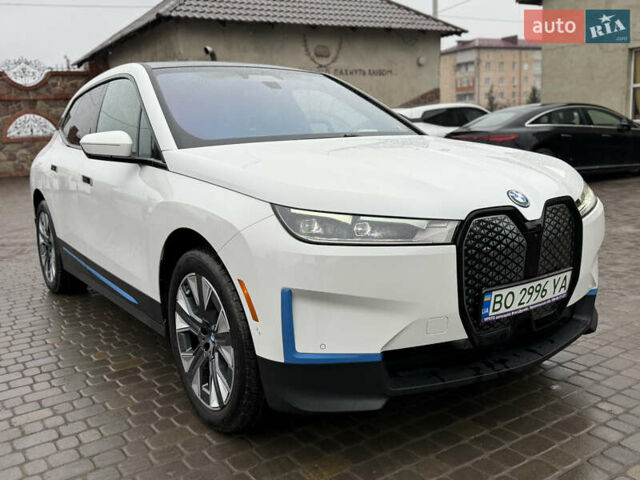 Белый БМВ iX, объемом двигателя 0 л и пробегом 10 тыс. км за 63000 $, фото 3 на Automoto.ua