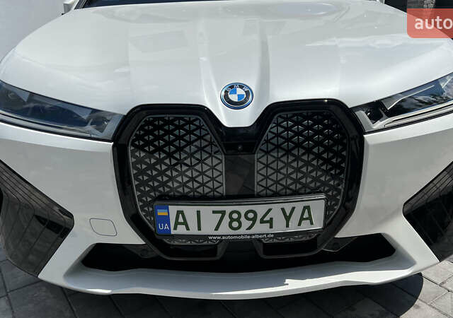 Білий БМВ iX, об'ємом двигуна 0 л та пробігом 12 тис. км за 82500 $, фото 6 на Automoto.ua