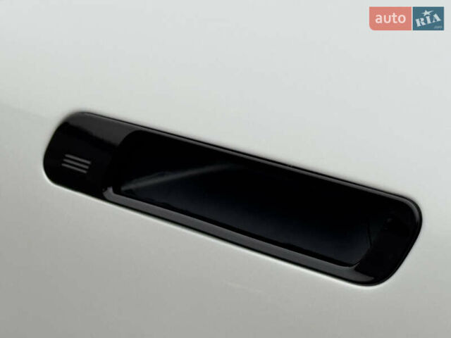 Белый БМВ iX, объемом двигателя 0 л и пробегом 32 тыс. км за 48900 $, фото 21 на Automoto.ua