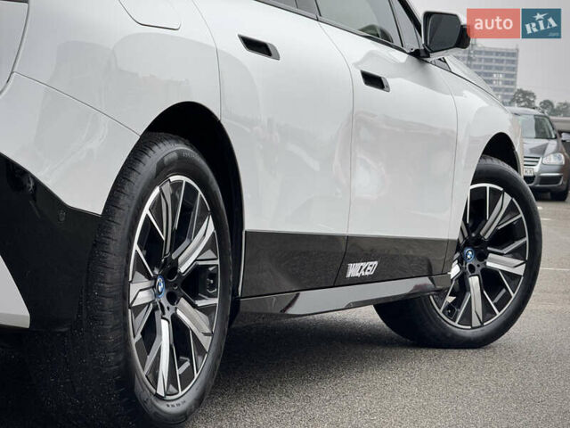 Белый БМВ iX, объемом двигателя 0 л и пробегом 32 тыс. км за 48900 $, фото 8 на Automoto.ua